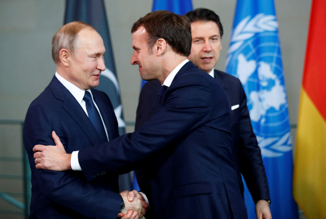 UKRAINE-CRISIS/MACRON-PUTIN