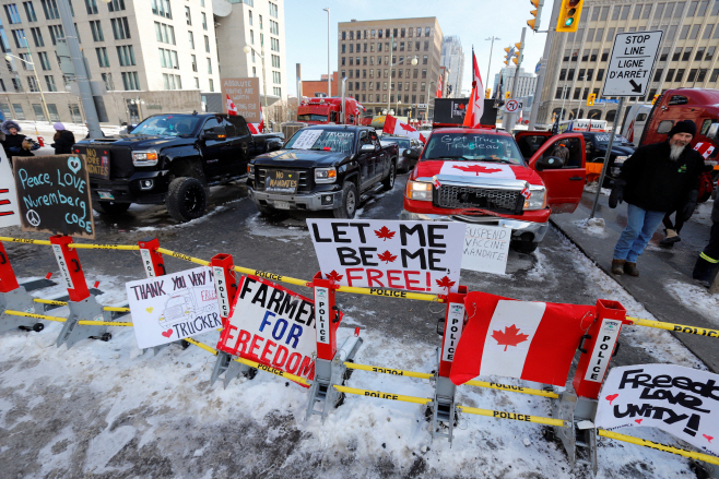 HEALTH-CORONAVIRUS/CANADA-TRUCKING