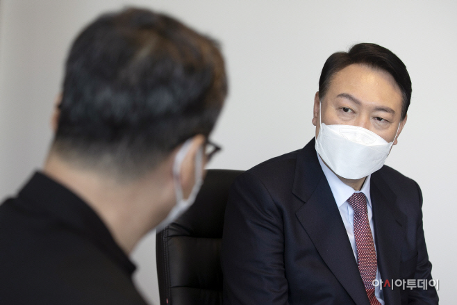 [포토] 천주교 서울대교구장 정순택 대주교 방문한 윤석열 대선 후보