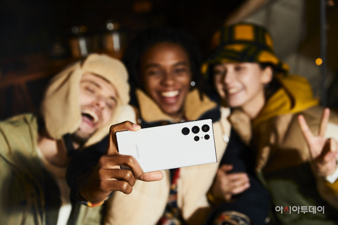 1-35 Galaxy S22 Ultra_Nightography3_HI