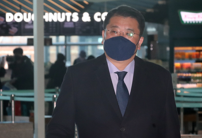오스트리아로 출국하는 최종건 외교부 1차관