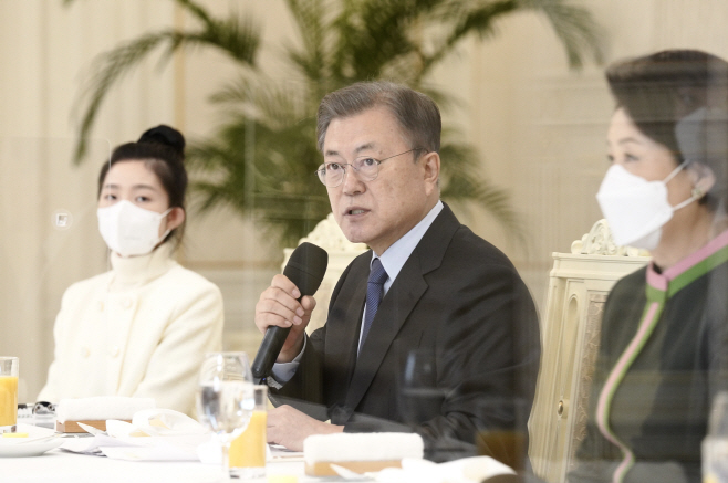 자립준비청년 초대한 문재인 대통령
