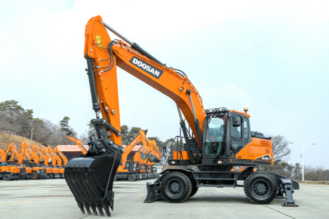 [보도사진]빅데이터 분석을 통해 개발된 유럽형 21톤 굴착기