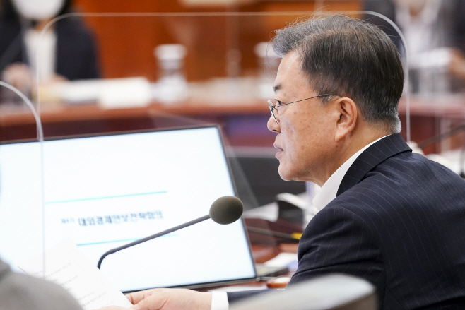 대외경제안보전략회의 주재하는 문재인 대통령