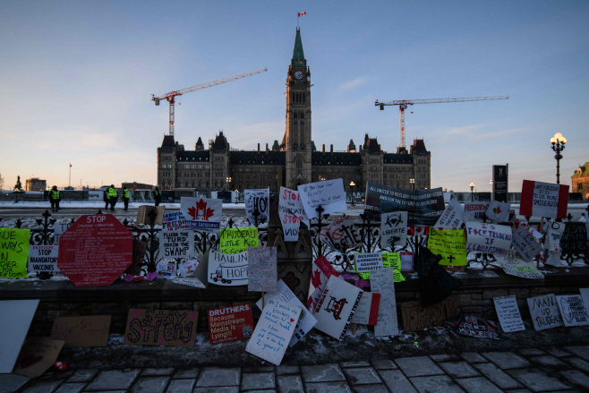 CANADA-HEALTH-VIRUS-PROTEST <YONHAP NO-2116> (AFP)
