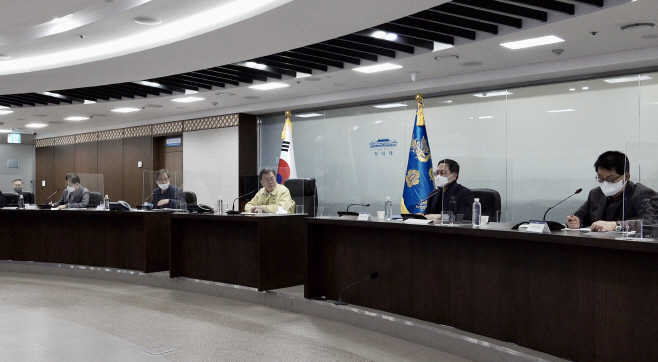 국가안전보장회의 긴급 전체회의 주재하는 문재인 대통령