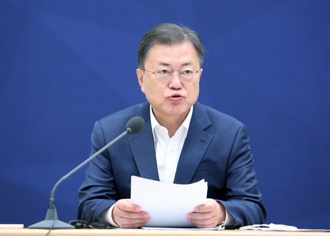 외국인투자기업인과 대화 나선 문재인 대통령