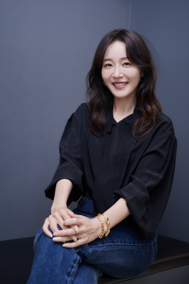 [엄지원]