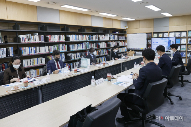 220222(보도사진)기보, 세계은행에 기술평가 노하우 소개