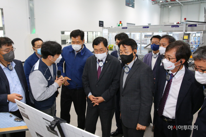 주낙영 경주시장(왼쪽 5번째)  자동차 고급 카시트 생상 글로벌