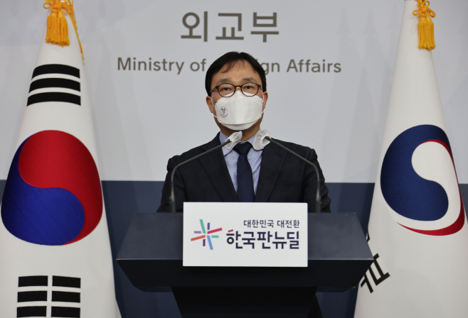 정례브리핑 하는 최영삼 외교부 대변인