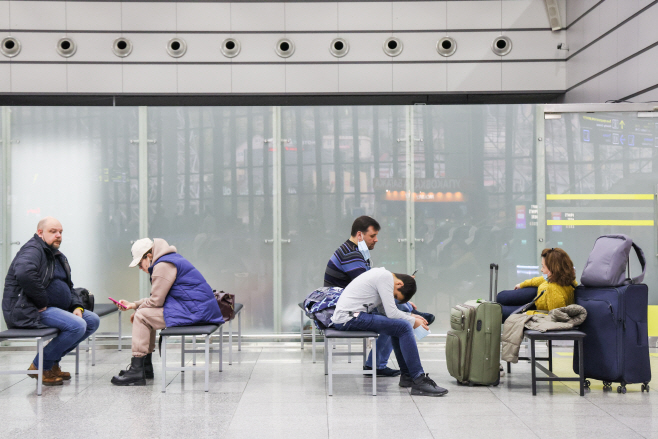 우크라 전쟁으로 무더기 결항 발생한 러시아 소치 공항