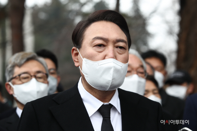 윤석열,현충원 내 독립운동가 묘역 등 참배