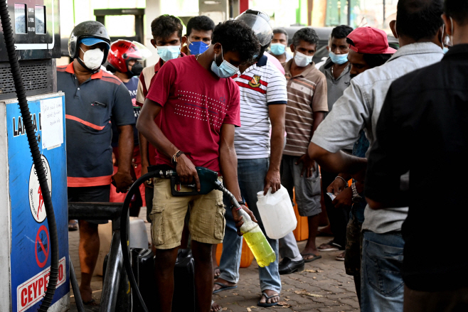 SRI LANKA-ECONOMY-FUEL <YONHAP NO-0068> (AFP)