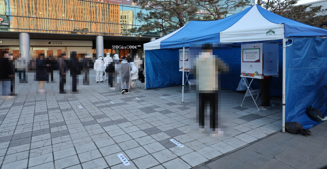 [사전투표] 확진·격리자 투표<YONHAP NO-5998>