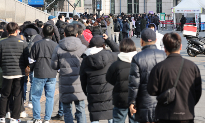 계속되는 확진자 확산<YONHAP NO-2704>