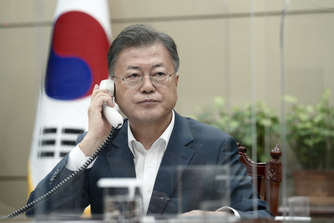 문재인 대통령, 젤렌스키 우크라이나 대통령과 통화