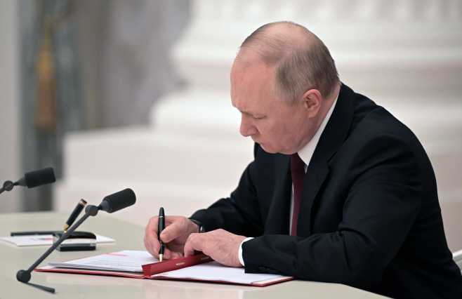Ukraine Tensions Russian Narrative <YONHAP NO-0854> (AP)