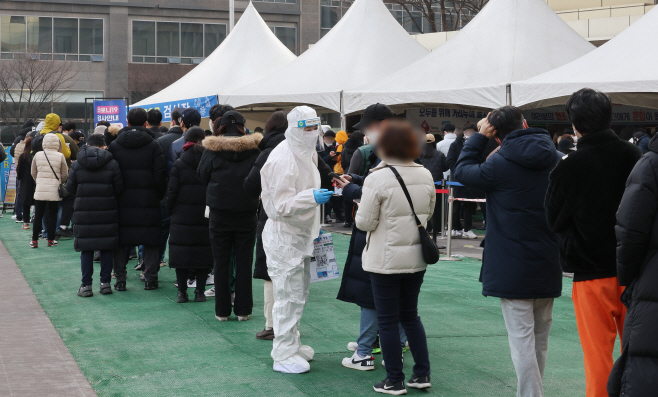 역대 최다 확진자 발생 속 치러진 대선<YONHAP NO-4739>
