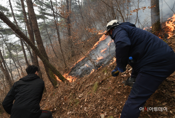 [포토] 합천 산불 진화작업