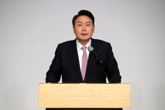 당선 인사 기자회견하는 윤석열 당선인