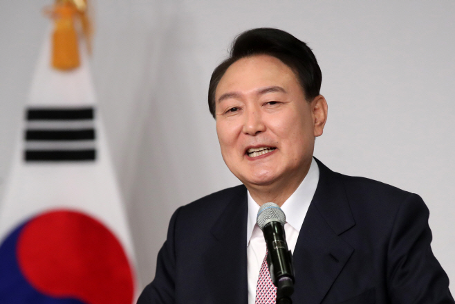 당선 인사 기자회견하는 윤석열 당선인