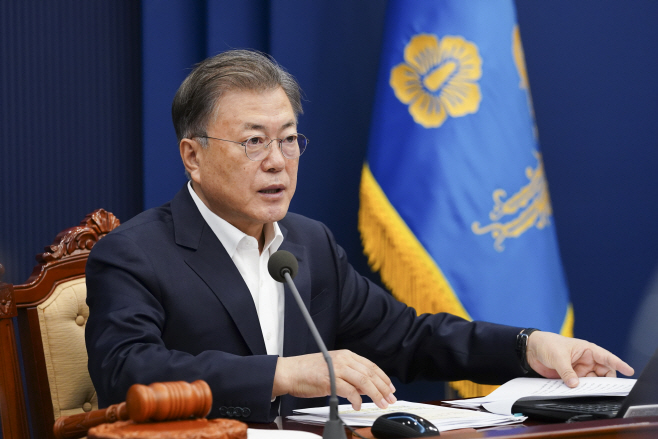 문대통령, 영상국무회의 주재