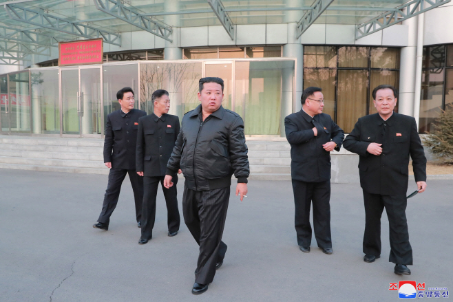김정은, 국가우주개발국 현지지도…