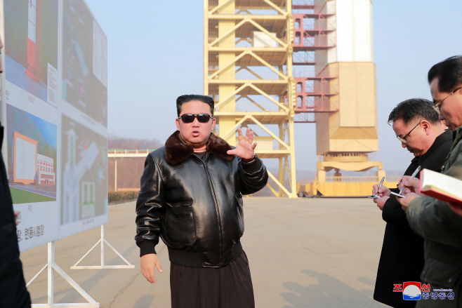 북한 김정은, ICBM 발사가능 서해위성발사장 현지시찰