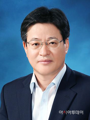1. 이재식 전무이사