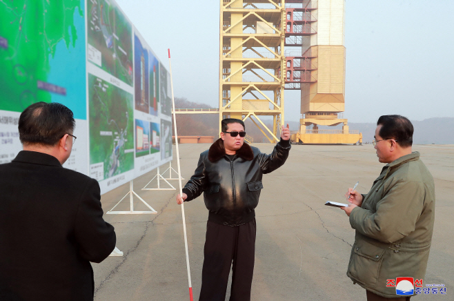 북한 김정은, ICBM 발사가능 서해위성발사장 현지시찰