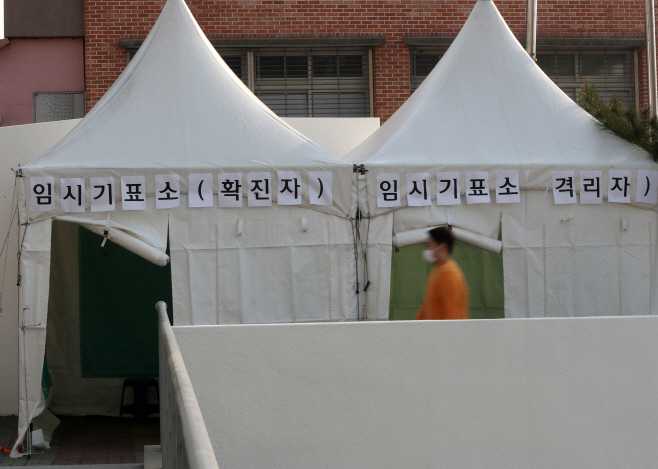 코로나19 사전투표 부실 관리 논란 속 표심의 방향은