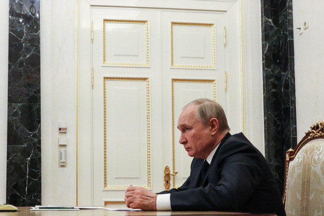 President Putin holds meeting on minimizing impact of sanctions on Russian economy