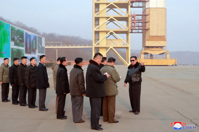 북한 김정은, ICBM 발사가능 서해위성발사장 현지시찰