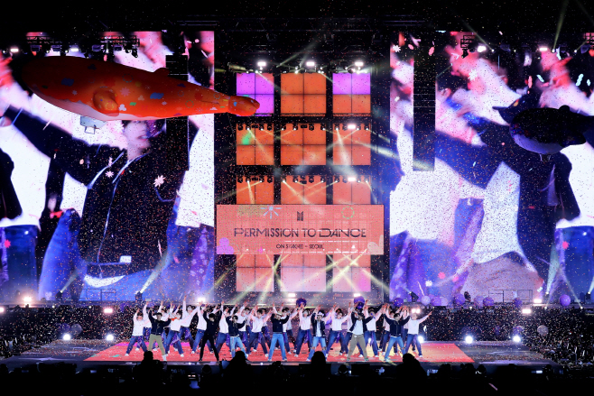 방탄소년단_BTS PERMISSION TO DANCE ON STAGE - SEOUL_단체(1)