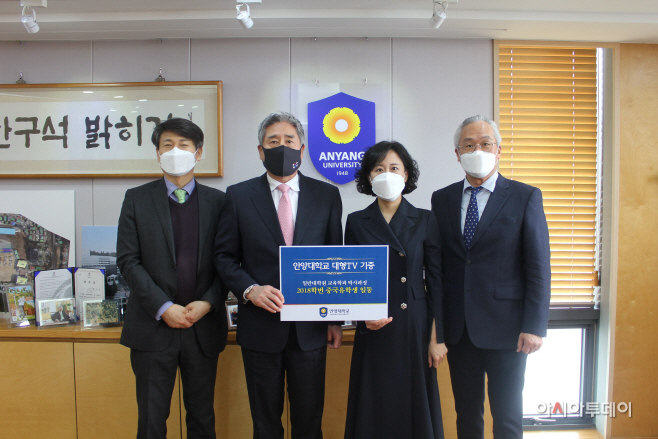 안양대 대학원 졸업 중국인 유학생 대형TV 기증식 사진2