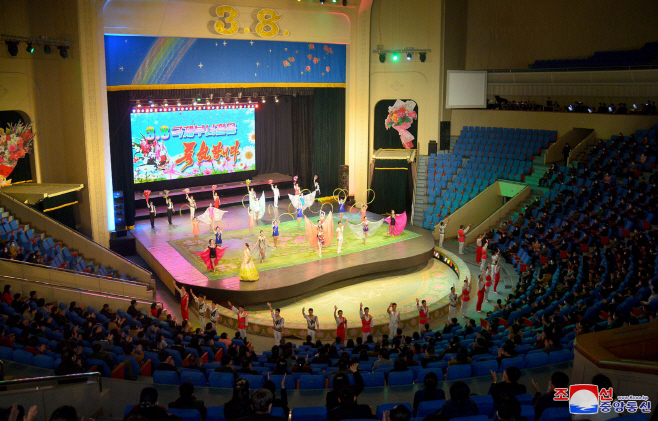 북한, 국제부녀절 맞아 각지서 축하공연