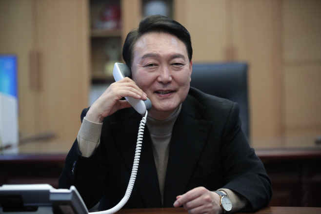 윤석열 당선인, 보리스 존슨 영국 총리와 통화