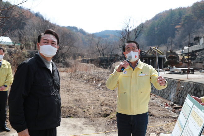 (별도)윤석열_대통령당선인_울진산불현장_방문1