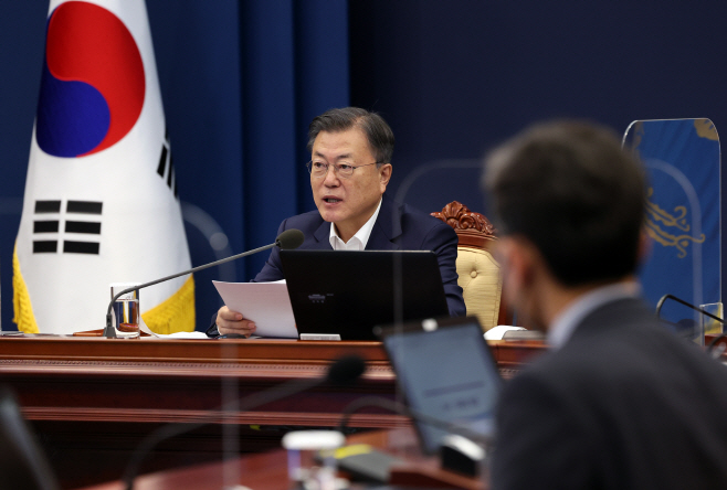수보회의 주재하는 문대통령