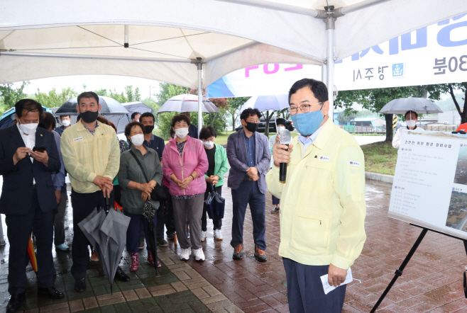 ‘건천천 친수공간 산책로 조성사업’ 준공현장서 주낙영 경주
