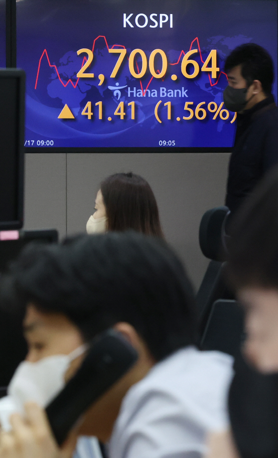 코스피, 2,700대 회복<YONHAP NO-2347>