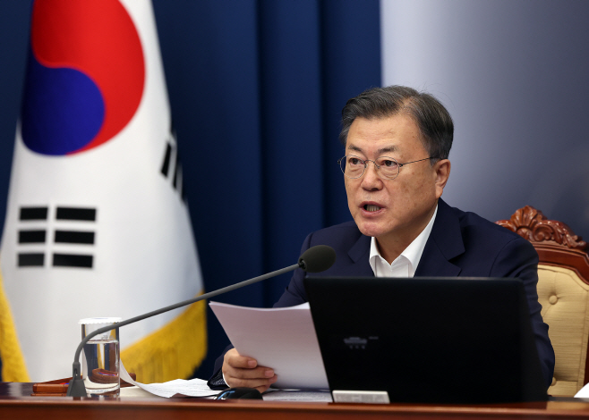 발언하는 문대통령