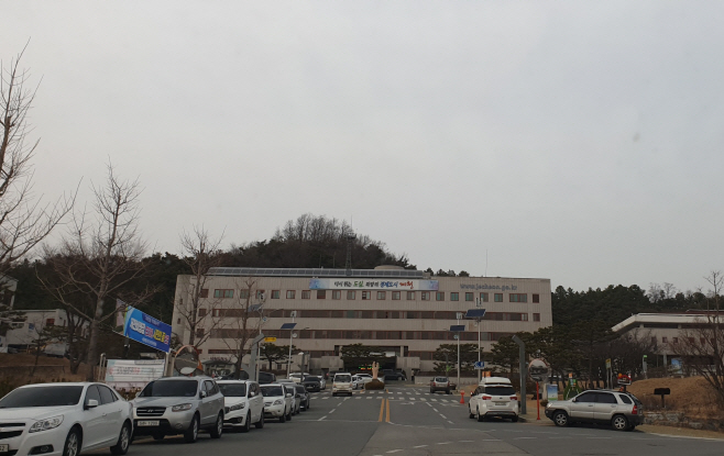 충북 제천시 청사 전경/사진=정동철 기자