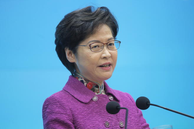 APTOPIX Hong Kong Policy Address <YONHAP NO-4102> (AP)