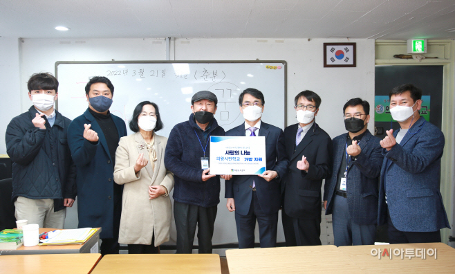 2.(사진)의왕도시공사 의왕시민학교 책가방 지원