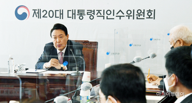 [포토] 인수위원회 간사단 회의 모두발언하는 윤석열 당선인