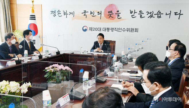 [포토] 인수위 간사단 회의 주재하는 윤석열 대통령 당선인