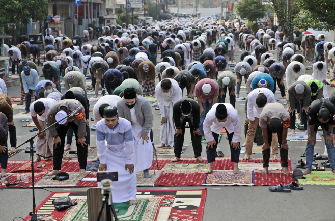 Indonesia Eid al-Fitr <YONHAP NO-4213> (AP)