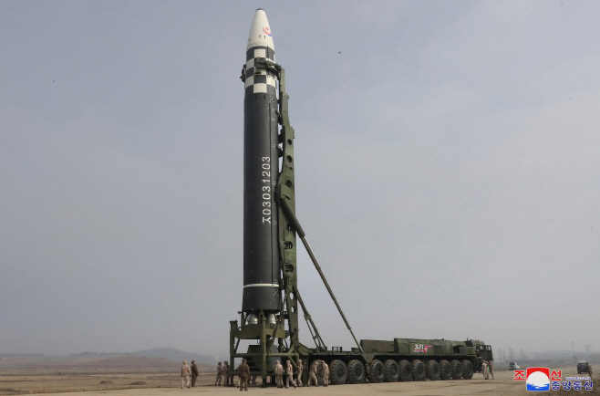 북한, 어제 '신형ICBM 화성-17형' 시험발사